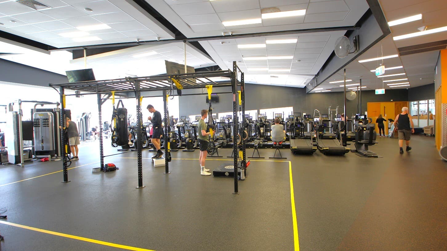 Lag pulldown, leg press, cable bars, hanging leg raise, and more are the gym equipment at the Gymnasium in Eltham Leisure Centre. The black, white, and yellow theme of the place makes the Gymnasium feel elegant.