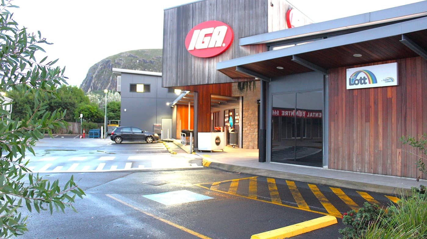 White's IGA Mt Coolum is set within a community shopping village with carparking directly adjoining the store. A pedestrian crossing connects to other shops in the village and provides a step free access from the car park into the store. There is one accessible car space positioned directly out the front of the store entrance. The store is readily identifiable from David Low Way.