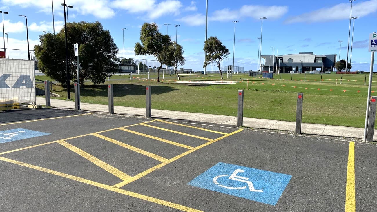 Access to the path to Wurdi Baierr stadium from the disabled parking.